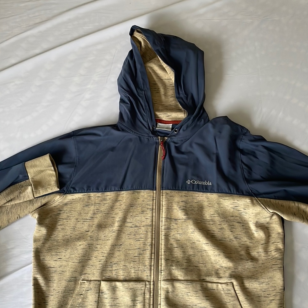 XL Columbia sweatshirt